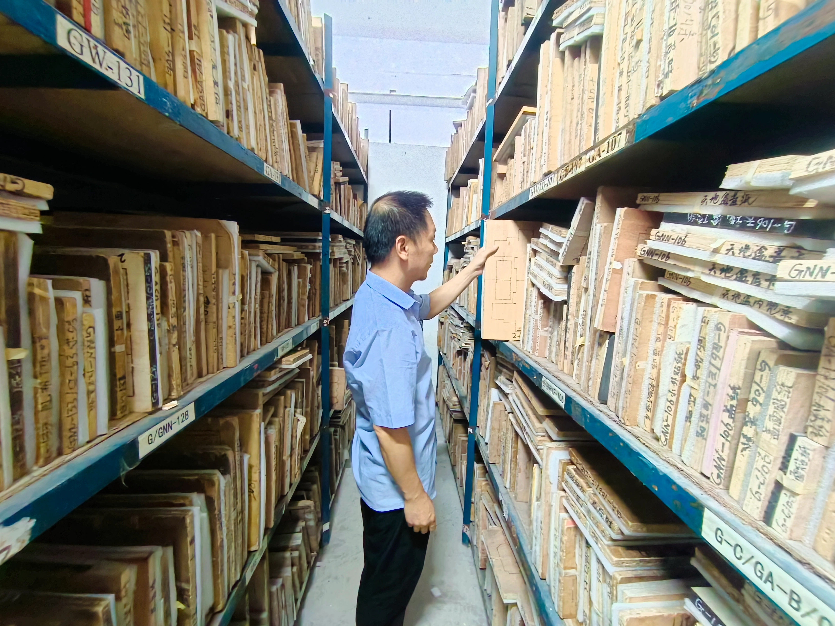 Die Mold Archive Shelves