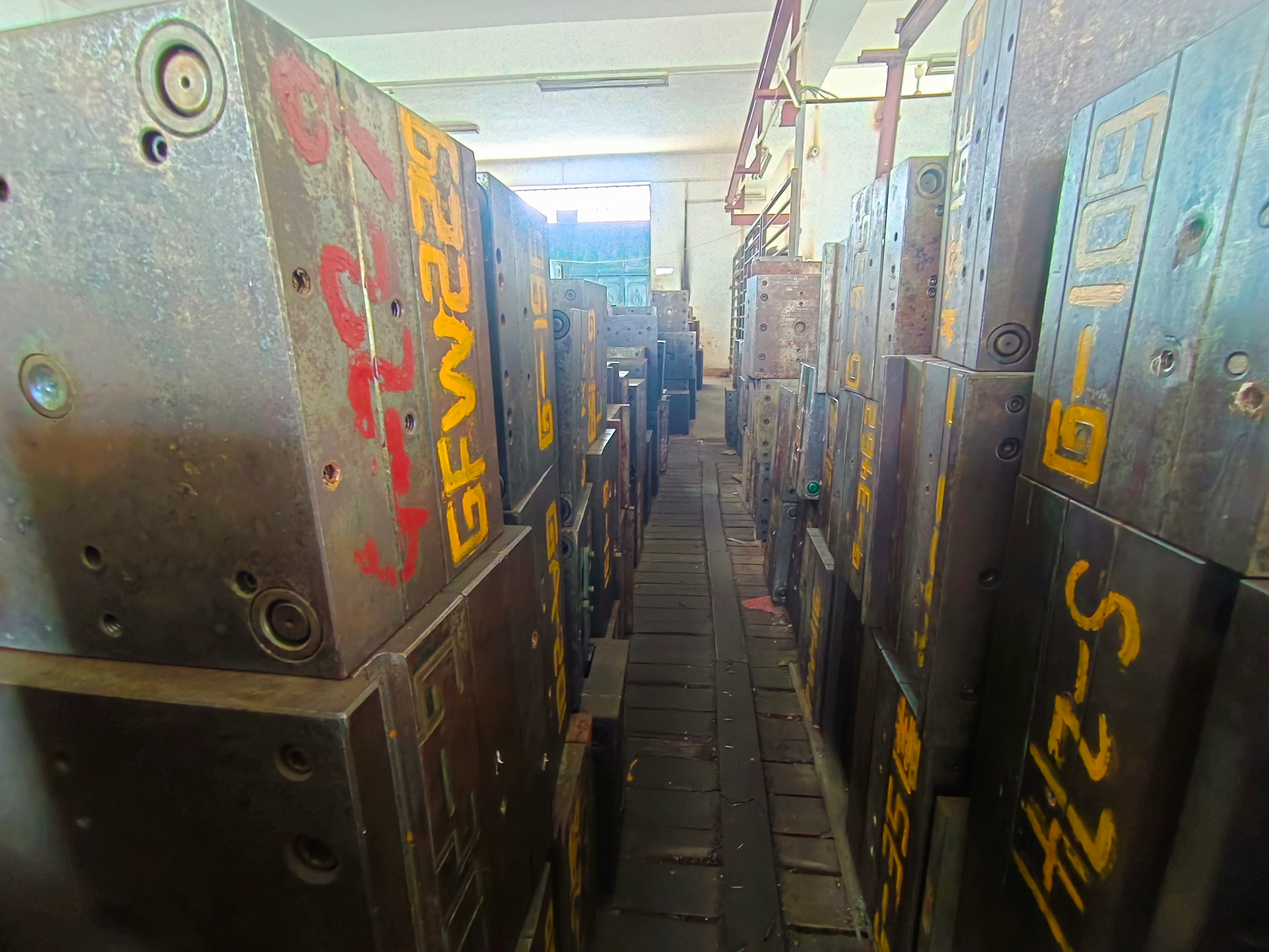 Mold Storage Racks Aisle