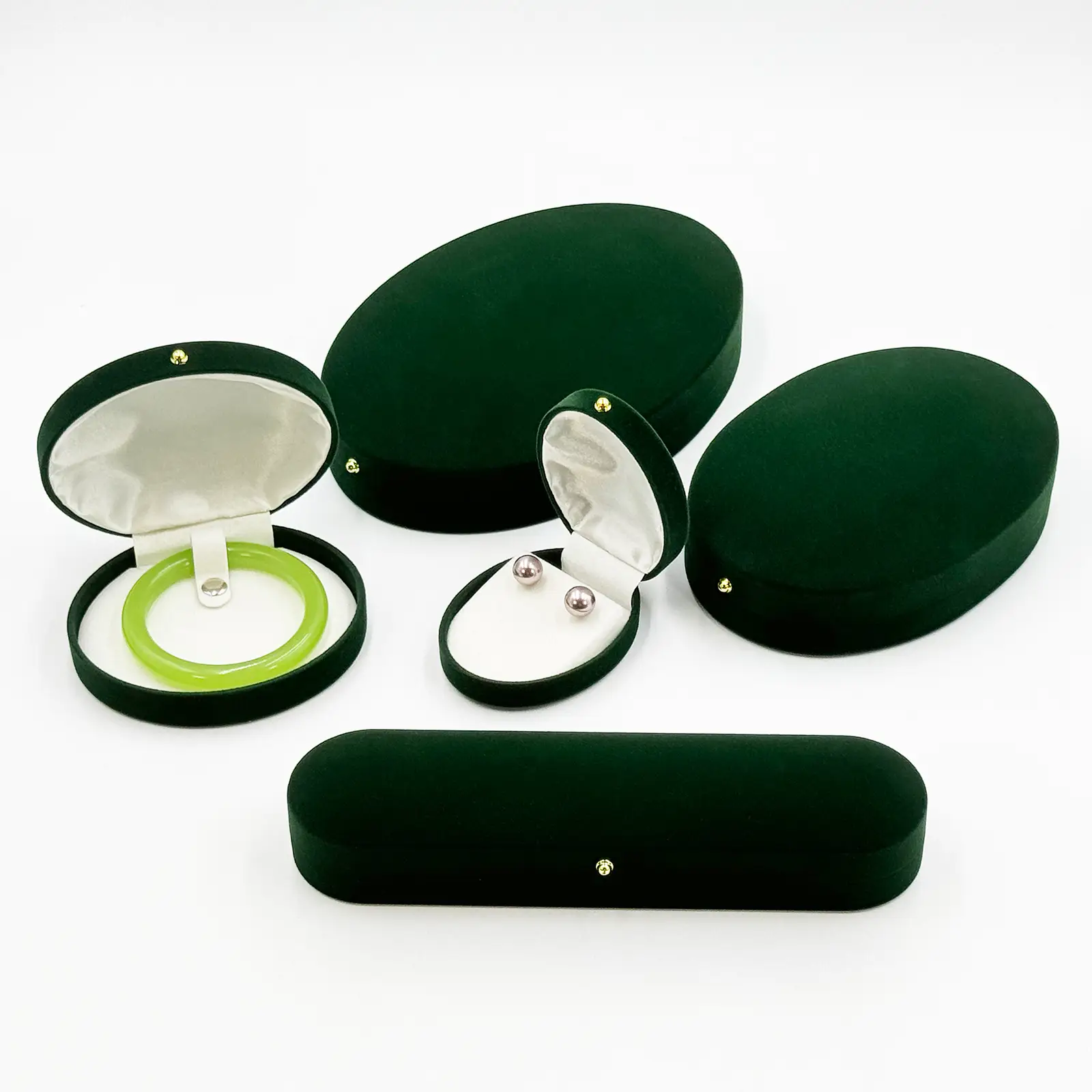 Curved Luxury: Oval Plush Velvet Jewelry Presentation Cases for Heritage Collections